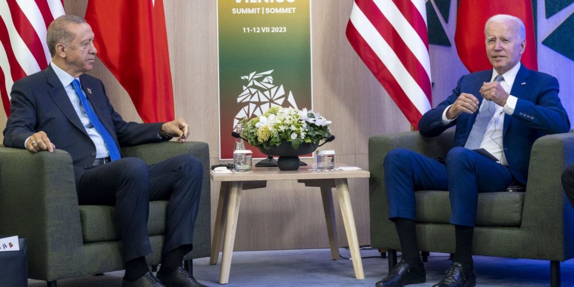 Biden, İsveç’in NATO’ya kabulü konusunda Cumhurbaşkanı Erdoğan’a teşekkür etti