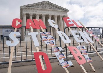 Biden’ın öğrencilere kredi affı Yüksek Mahkeme’ye takıldı