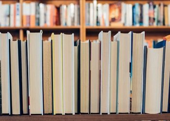 “Bir Kitap da Benden” projesiyle zelzele bölgesinde kitap dağıtılıyor