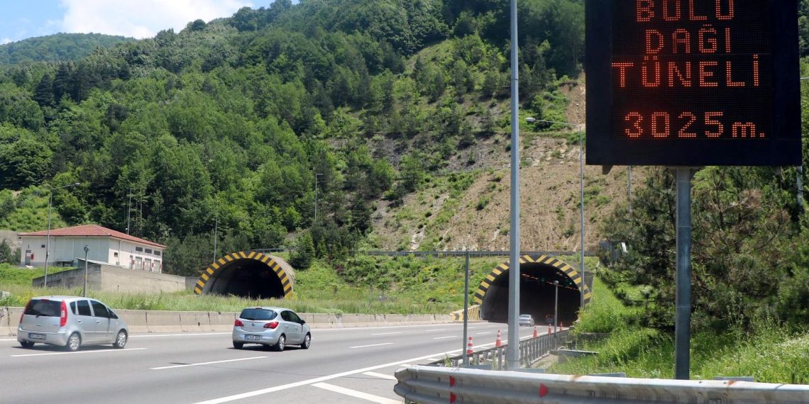 Bolu Dağı Tüneli’nden bayram tatilinde 1 milyondan fazla araç geçti