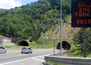 Bolu Dağı Tüneli’nden bayram tatilinde 1 milyondan fazla araç geçti