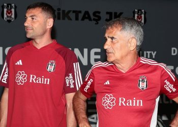 Burak Yılmaz’ın antrenörlük mesleği başladı: Şenol Güneş ile Beşiktaş’ta yine buluştular