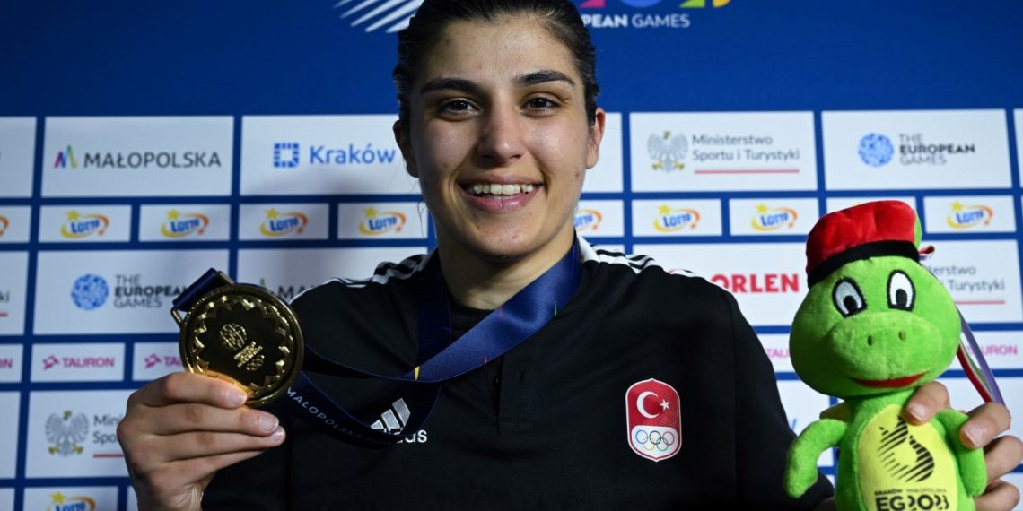 Busenaz Sürmeneli’den Avrupa Oyunları’nda altın madalya