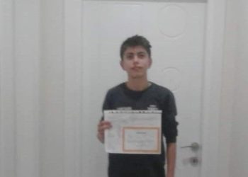 Cam kesme makinesine kolunu kaptıran stajyer öğrenci hayatını yitirdi