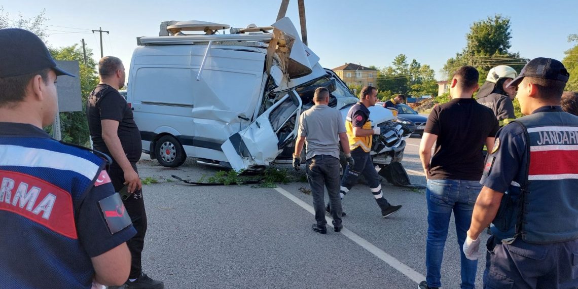 Canlı yayın aracı kaza yaptı: 2 meyyit, 1 yaralı
