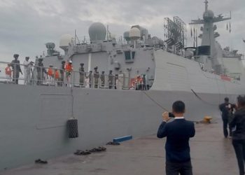 Çin savaş gemisi Nijerya’da demirledi