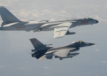 Çin, Tayvan etrafına donanma gemileri ve savaş uçakları gönderdi