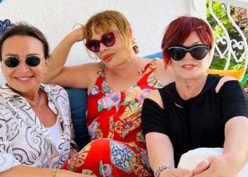 Demet Akbağ, Sezen Aksu ve Emel Müftüoğlu Bodrum’da buluştu