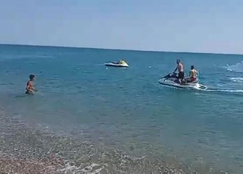 Deniz yatağıyla 1,5 kilometre sürüklendi: Jet ski ile kurtarıldı