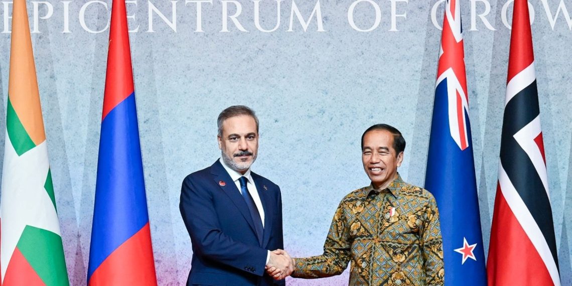 Dışişleri Bakanı Fidan, Endonezya Devlet Lideri Widodo tarafından kabul edildi