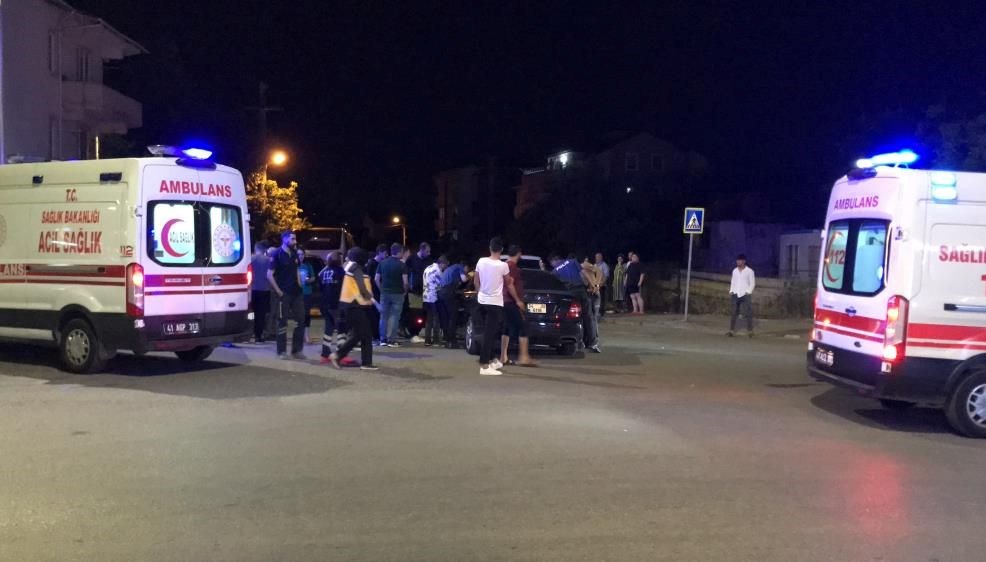 Düğün konvoyunun önünün kesildiği savıyla arbede çıktı