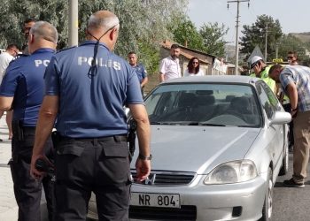 “Dur” ihtarına uymadı: 2 polisi yaraladı