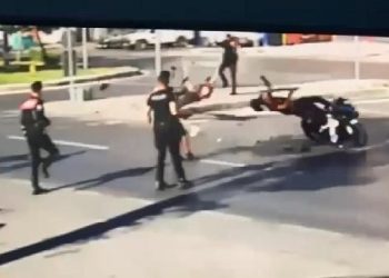 “Dur” ihtarına uymayan motosikletlinin çarptığı polis memuru şehit oldu
