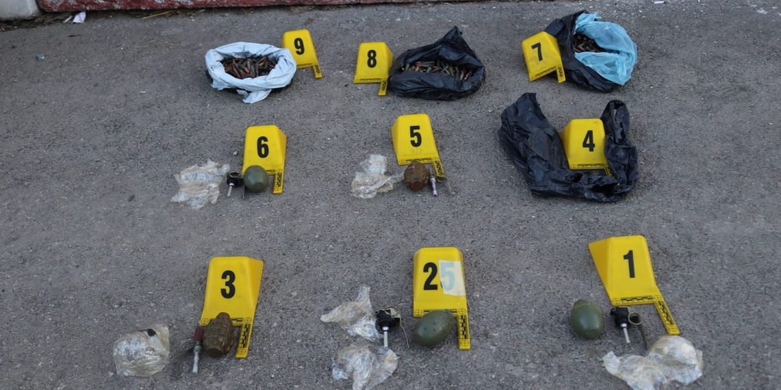 Durdurulan arabadan el bombaları ve fişekler çıktı (2 kişi DAEŞ üyeliği kuşkusuyla gözaltında)