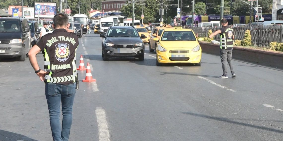 Ehliyetine 2081 yılına kadar el konulan taksici yakalandı