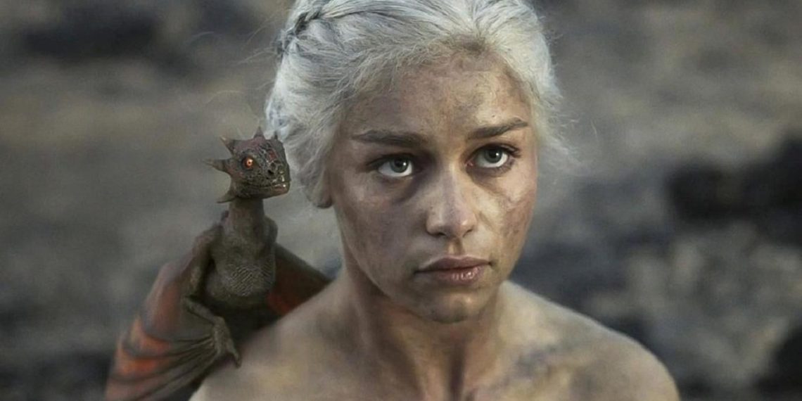 Emilia Clarke: Çıplaklık hakkında soru sormadıkları sürece sorun yok