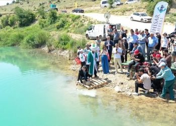 Eskişehir’in temsili Nasreddin Hoca’sı göle maya çaldı