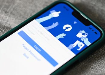 Facebook aylık 3 milyardan fazla faal kullanıcıya sahip