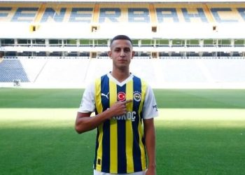Fenerbahçe, Bartuğ Elmaz ile 3 yıllık mukavele imzaladı
