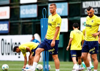 Fenerbahçe’nin yeni transferi Edin Dzeko: Türkiye’nin en büyük kulübündeyim