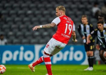 Galatasaray, Sırp defansif orta sahayı yakın takibe aldı