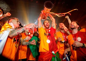 Galatasaray sponsorluk mutabakatlarını ve alacağı fiyatları açıkladı