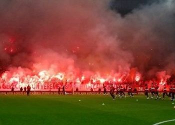 Galatasaray’dan imza merasimi ve taraftara açık idman