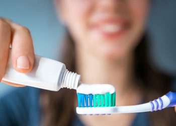 Gece uykusundan evvel diş fırçalamamak kalp hastalığı riskini artırıyor