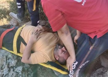 Gezmeye çıktığı dağda düşüp mahsur kaldı