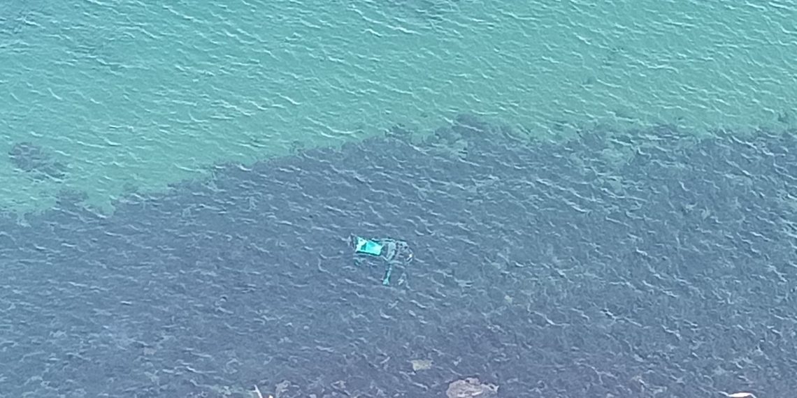 Görünüm izlemeye geldi aracından oldu: Araba 150 metreden denize uçtu