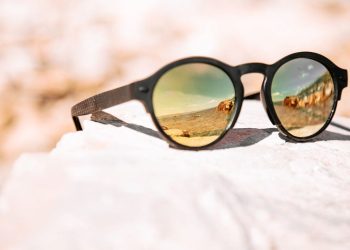 Gözlük çalan Norveçli siyasetçi parti liderliğini bıraktı