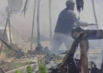 Hatay’da çadır kentte yangın: Bir kişi dumandan etkilendi