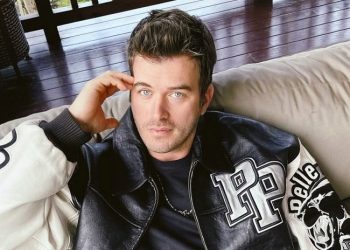 Hepsiburada’nın marka yüzü Kıvanç Tatlıtuğ oldu!