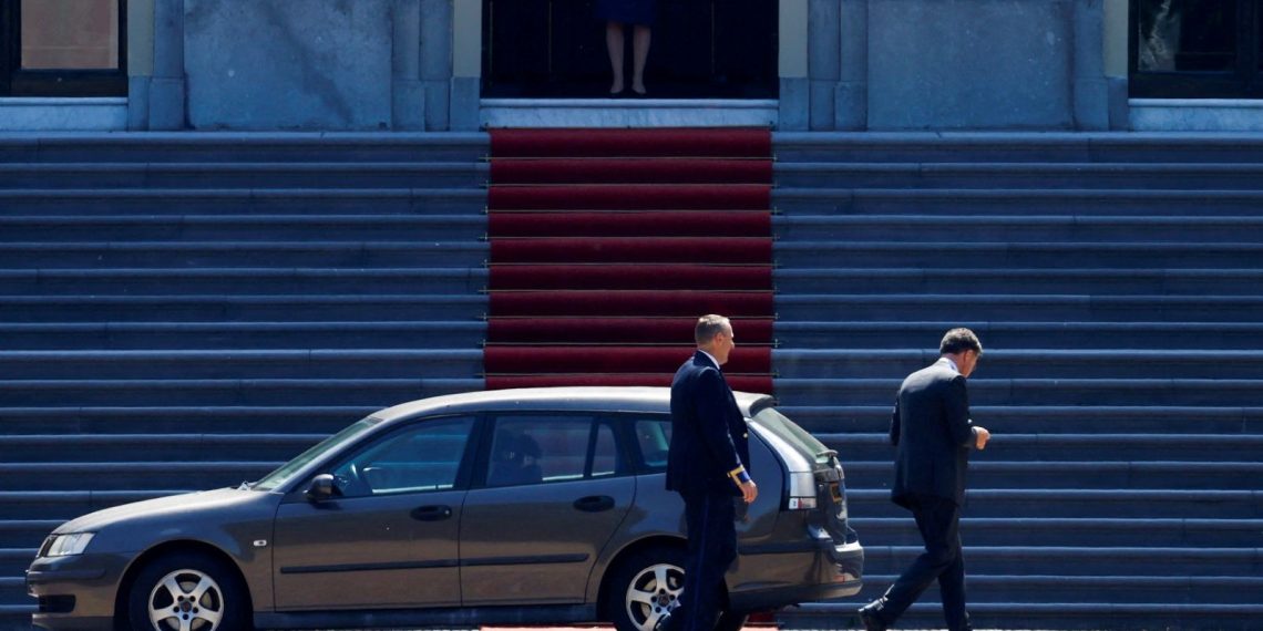 Hollanda’da koalisyon hükümeti istifasını Kral Willem-Alexander’a sundu