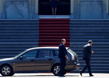 Hollanda’da koalisyon hükümeti istifasını Kral Willem-Alexander’a sundu