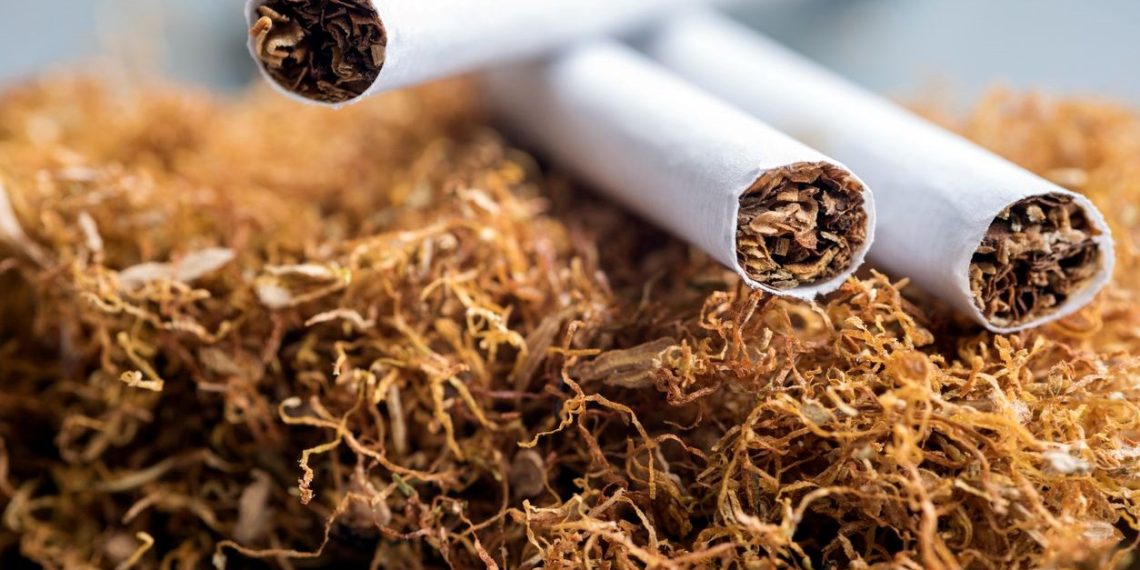 Hong Kong Sıhhat Bakanı’ndan, yasak alanlarda sigara içenlere “dik dik bakın” tavsiyesi