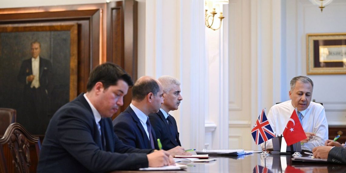 İçişleri Bakanı Yerlikaya, İngiliz mevkidaşı ile telefonda görüştü