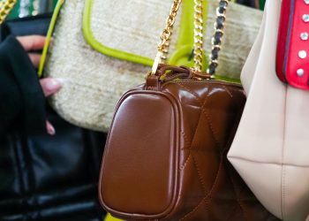 İkinci el mağazasındaki çantadan 23 bin euro çıktı