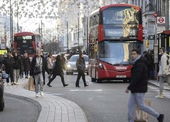 İngiltere hükümetinin ‘tartışmalı göçmenlik planı’ yasalaşıyor