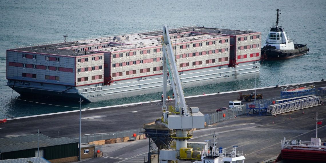 İngiltere’de sığınmacıların barındırılacağı dev gemi için “yüzen hapishane” eleştirisi