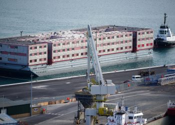 İngiltere’de sığınmacıların barındırılacağı dev gemi için “yüzen hapishane” eleştirisi