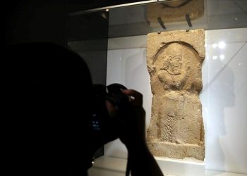 İngiltere’den İran’a iade edilen Sasani periyoduna ilişkin tarihi eser Tahran’da sergilendi