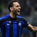 Inter, Hakan Çalhanoğlu’nun mukavelesini 2027’ye kadar uzattı