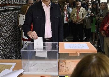 İspanya’da halk sandık başına gidiyor: Anketler çok sağ koalisyonunu gösteriyor