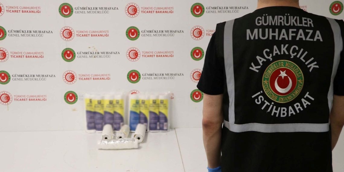 İstanbul Havalimanı’nda operasyon | Kolombiya’dan gelen kuşkulu yolcunun valizinden 6,5 kilogram kokain çıktı