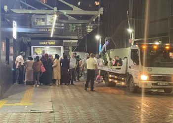 İstanbul’da arabaya silahlı hücum: 1 meyyit