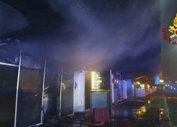 İtalya’da havalimanında yangın: Uçuşlar durduruldu