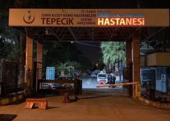 İzmir’de arabayla elektrikli motosiklet çarpıştı: 5’i ağır 7 yaralı