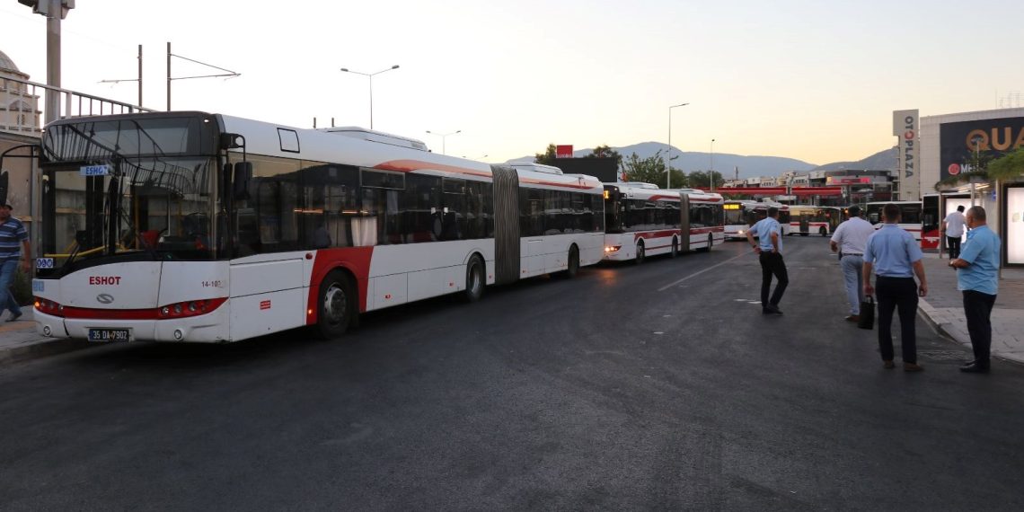 İzmir’de metro ve tramvay çalışanları greve gitti