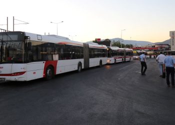 İzmir’de metro ve tramvay çalışanları greve gitti